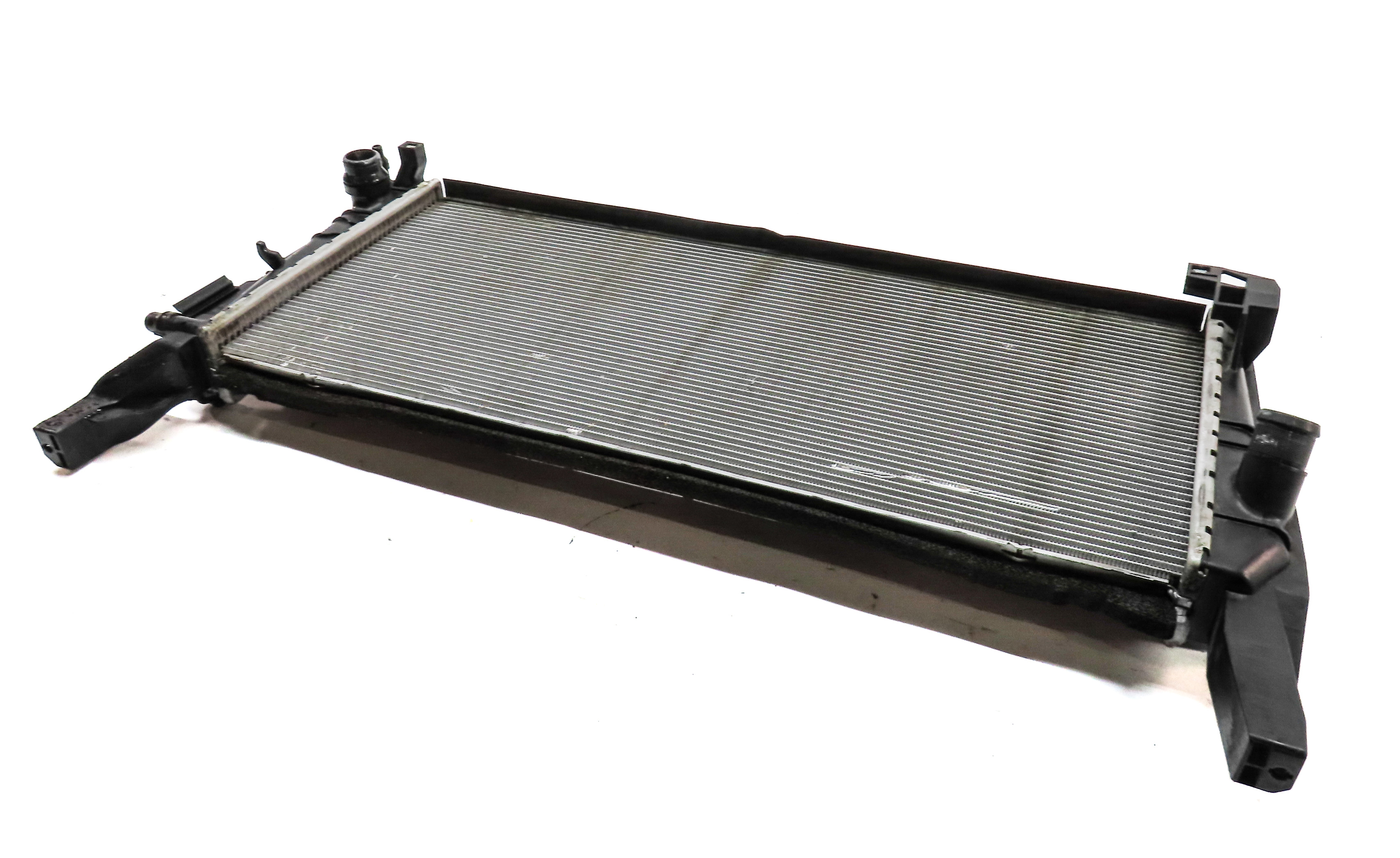 16-19 BMW X1 X2 F48 F39 FRONT PRIMARY MAIN ENGINE COOLER RADIATOR ASSEMBLY — exact item pictured